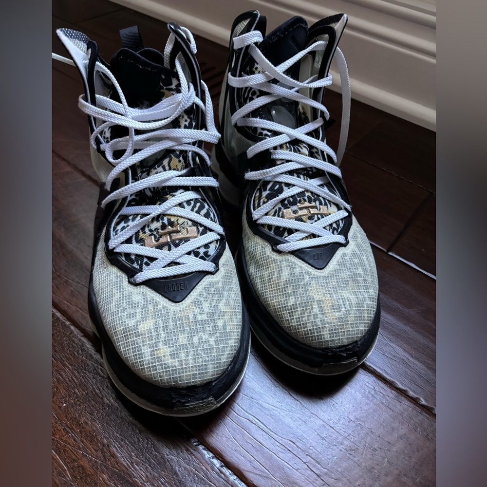 Men nike sneakers size 8.5